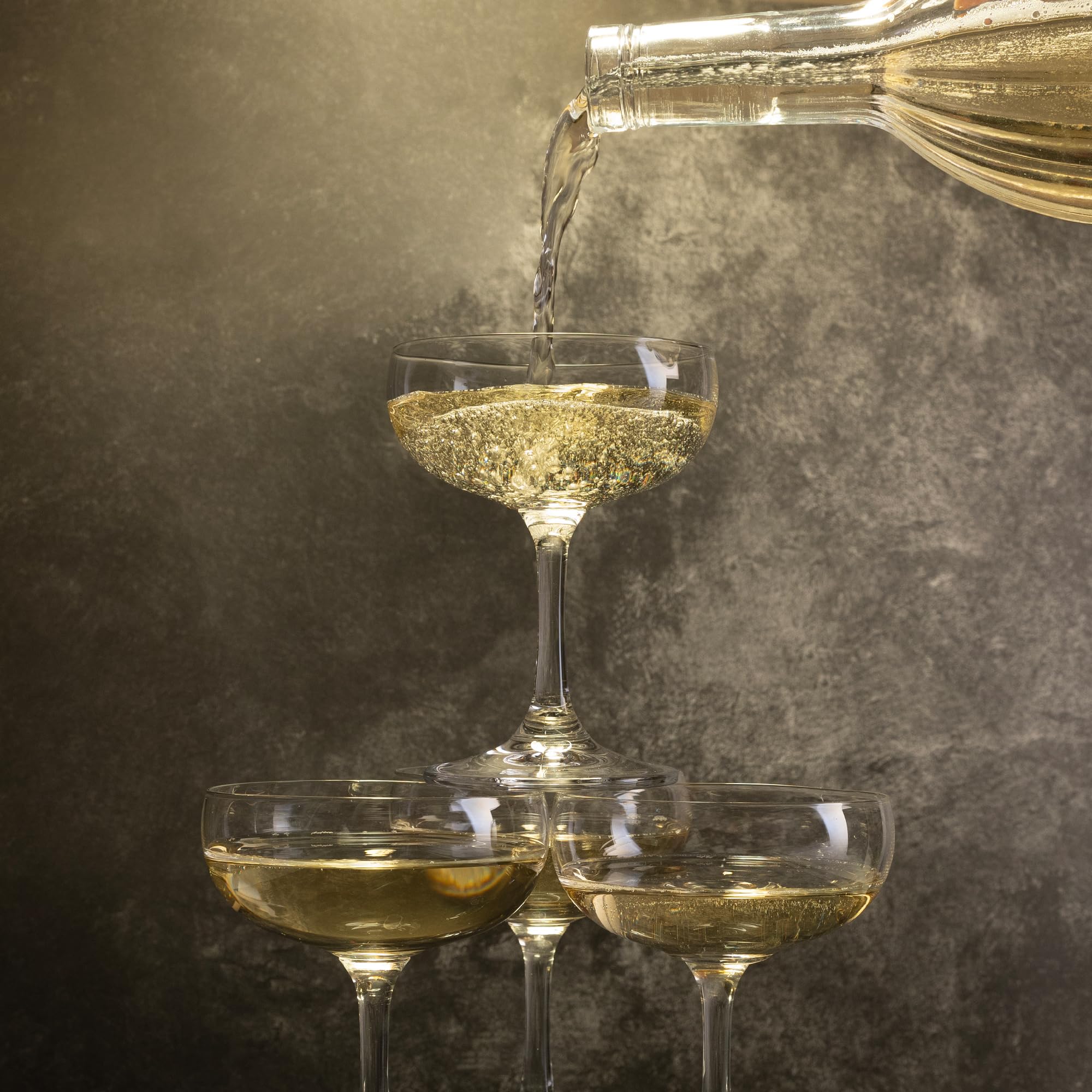 YARYOUNG balanced hold ergonomic design for comfortable evening use.