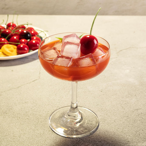 YARYOUNG bar entertainment glasses add a chic touch to parties.