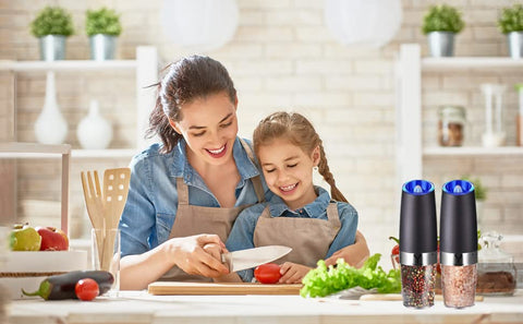 YAYAYOUNG acrylic BPA-free body supports safe cleaning and refilling.