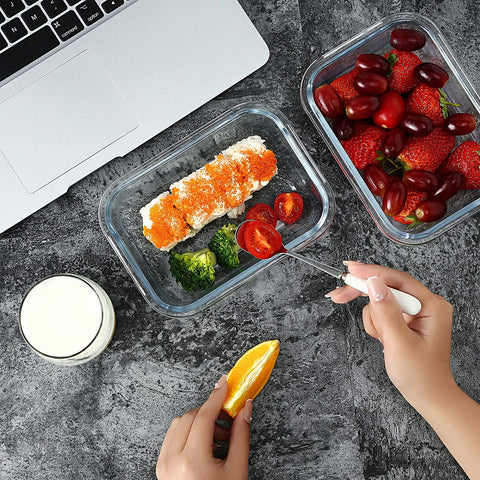 YEBODA four-lock closure system securely seals to prevent leaks