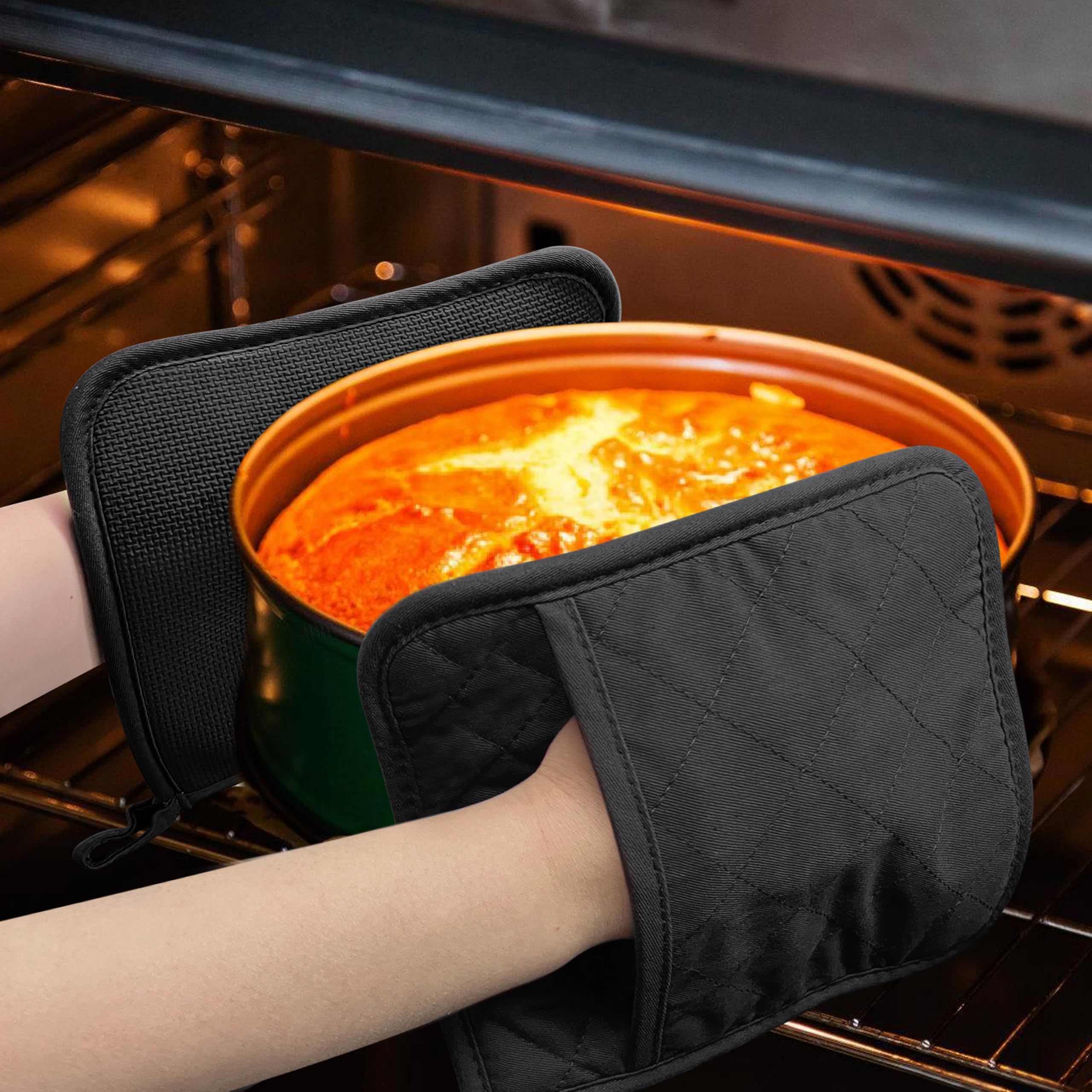 YEKOO comfortable grip oven mitts ideal for baking and roasting.