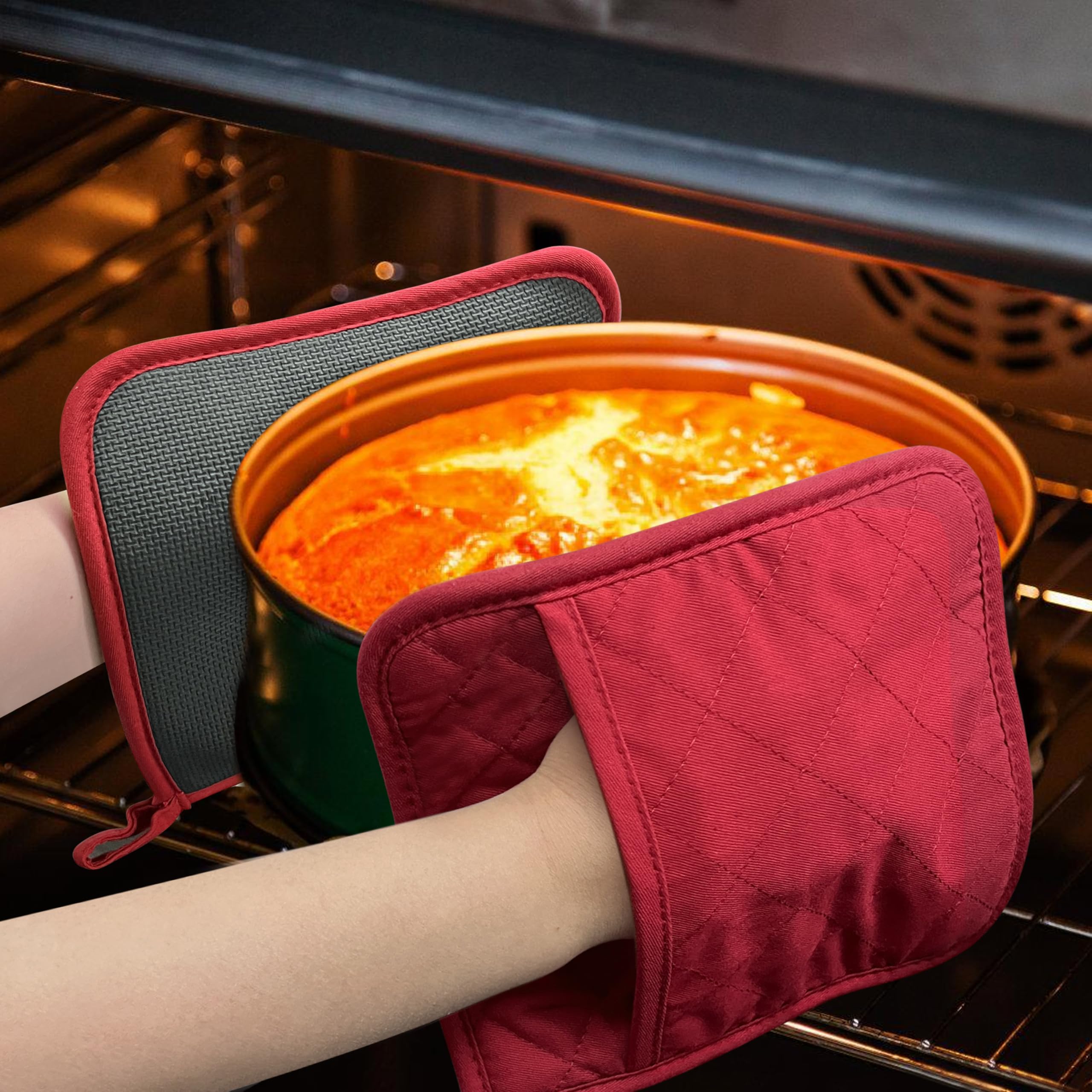 YEKOO flexible neoprene grip oven mitts for confident handling.