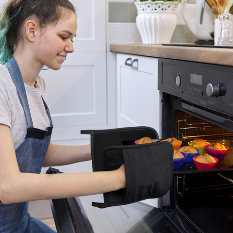 YEKOO heat-resistant oven pad up to 392°F for hot pot safety.