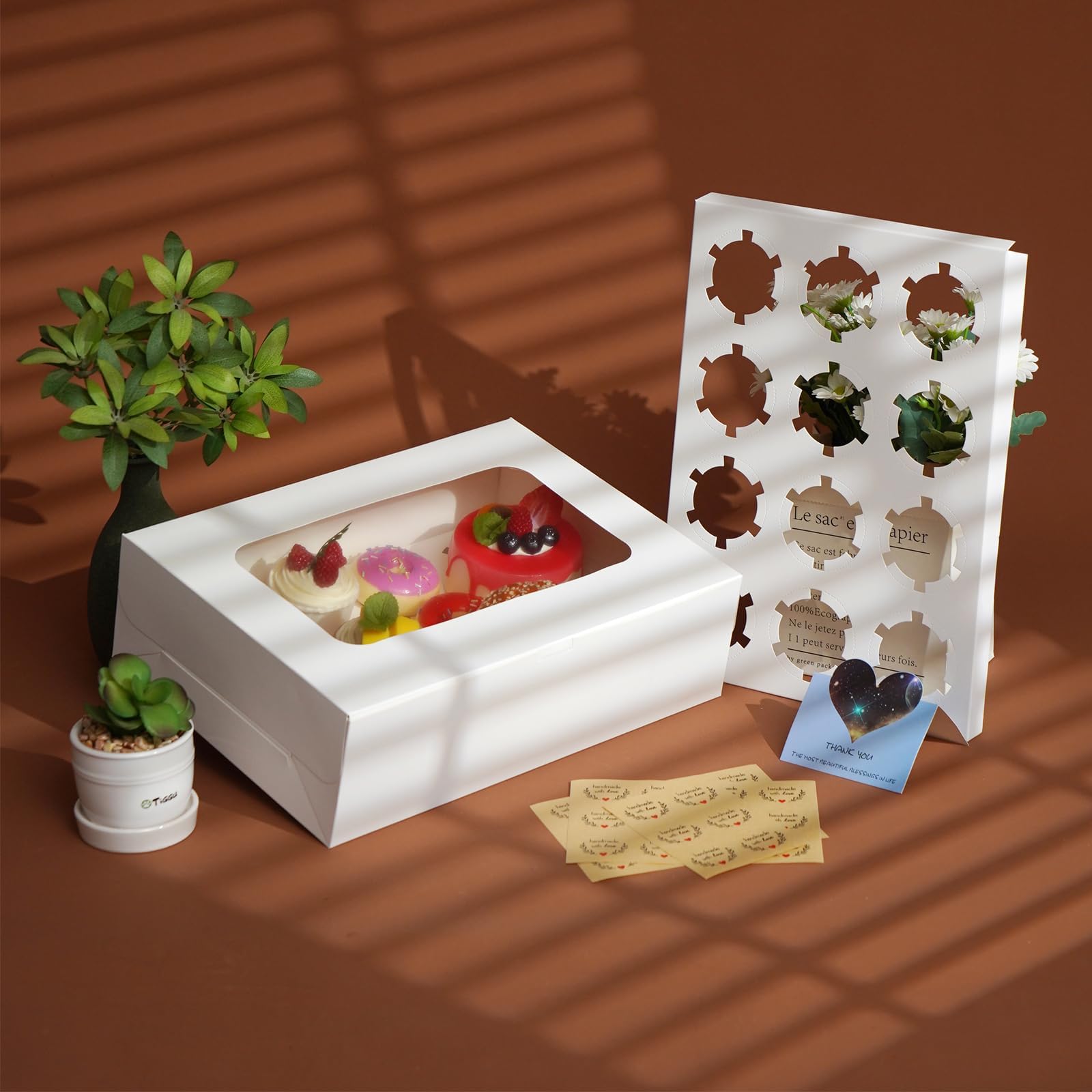Yeplan sturdy cardboard construction protects cakes during transport