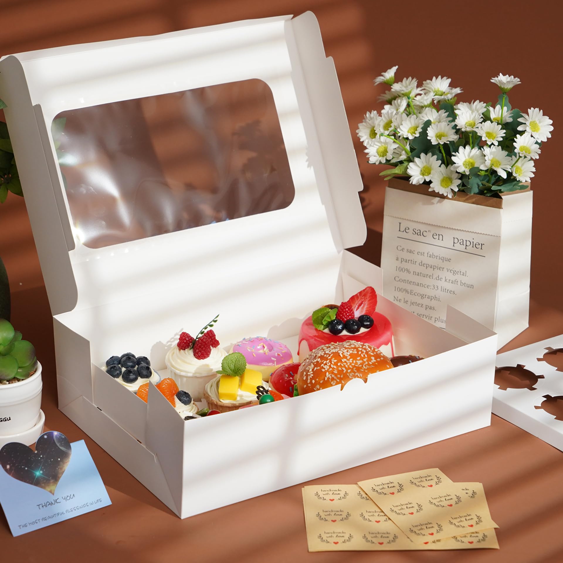 Yeplan clear window box highlights desserts for gifting and display