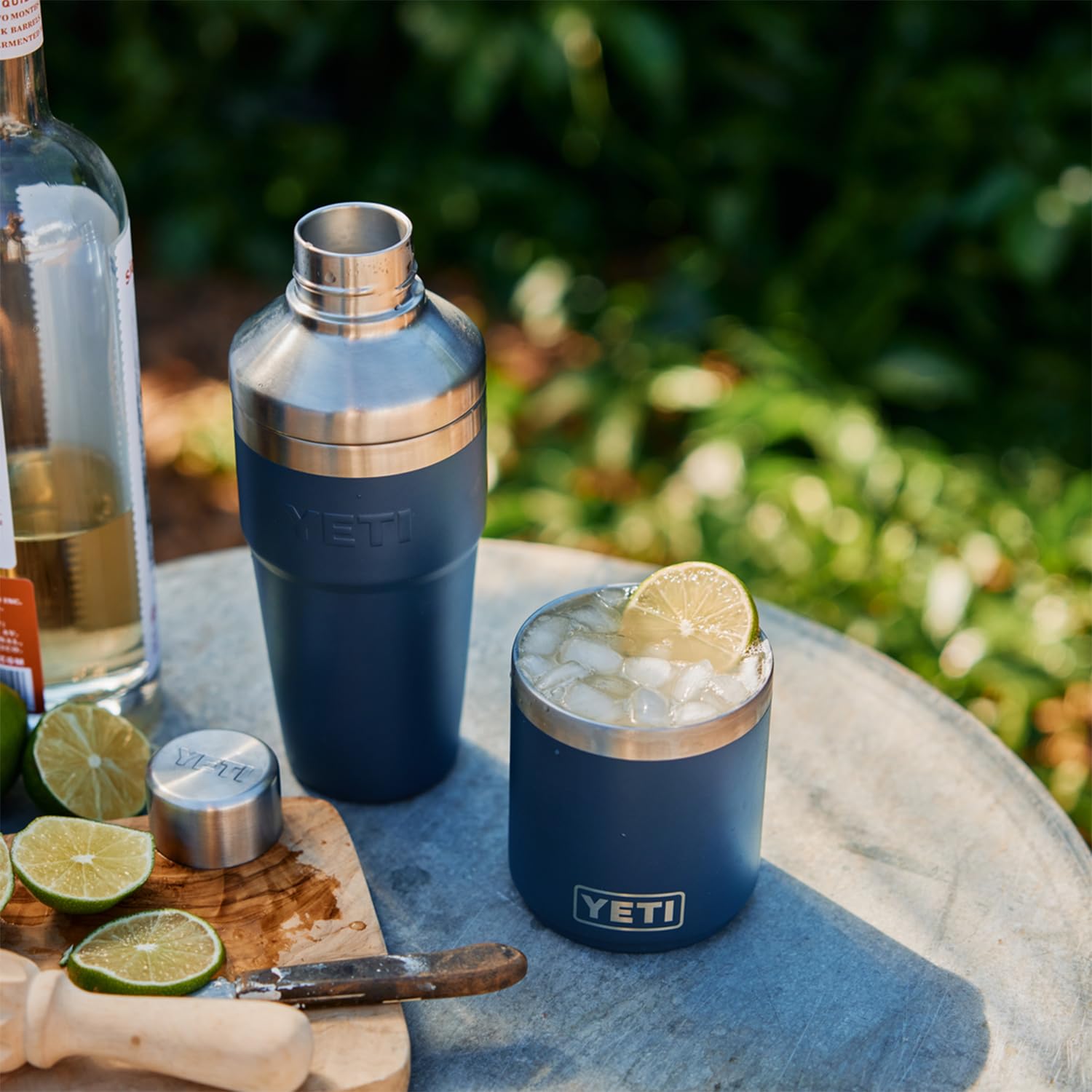 YETI 10oz stackable mug lid enables compact drink prep.