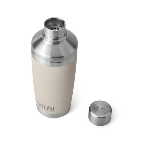 Easy press lid of YETI Rambler 20 oz Cocktail Shaker for quick serving.