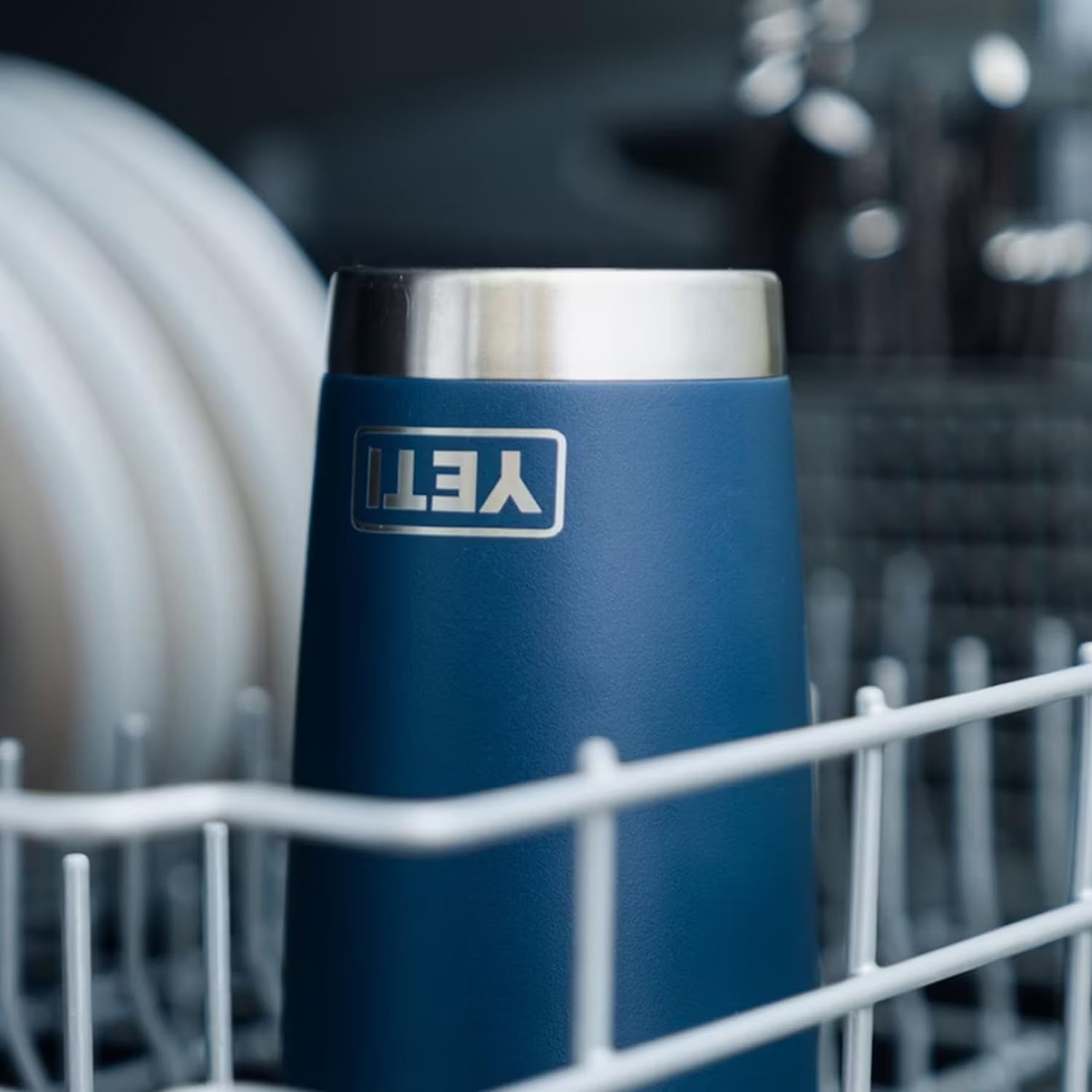 YETI Rambler 20 oz Cocktail Shaker navy, leak-resistant seal prevents splashes during shaking