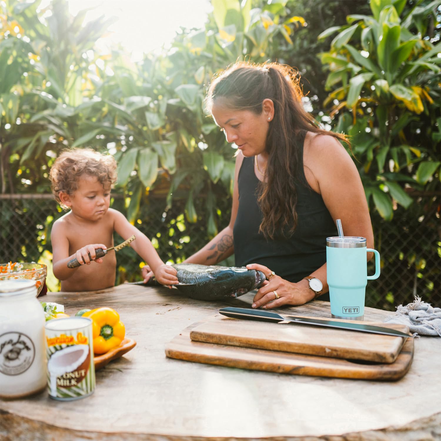 YETI Rambler 25 oz tumbler features no-sweat design for dry hands.