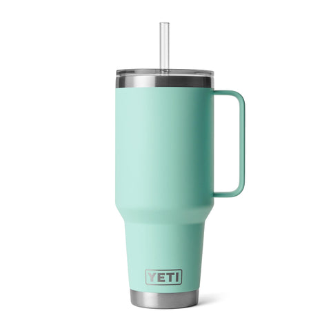 YETI Rambler 42 oz with handle and straw lid enables easy on-the-go sipping.