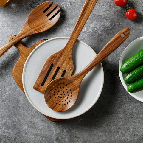 Yhendelion storage-friendly design keeps utensils organized on the counter.