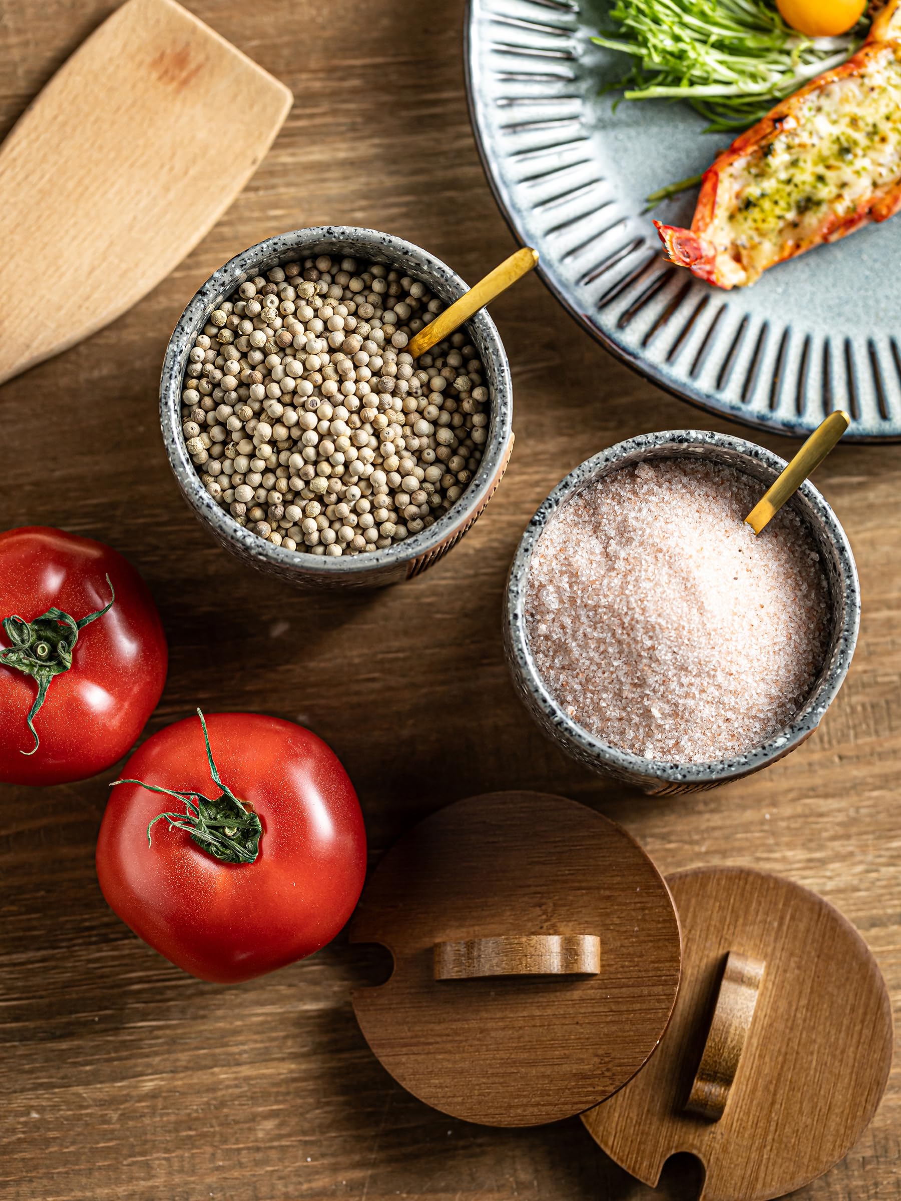 YHOJOY countertop salt cellar keeps seasonings dry.