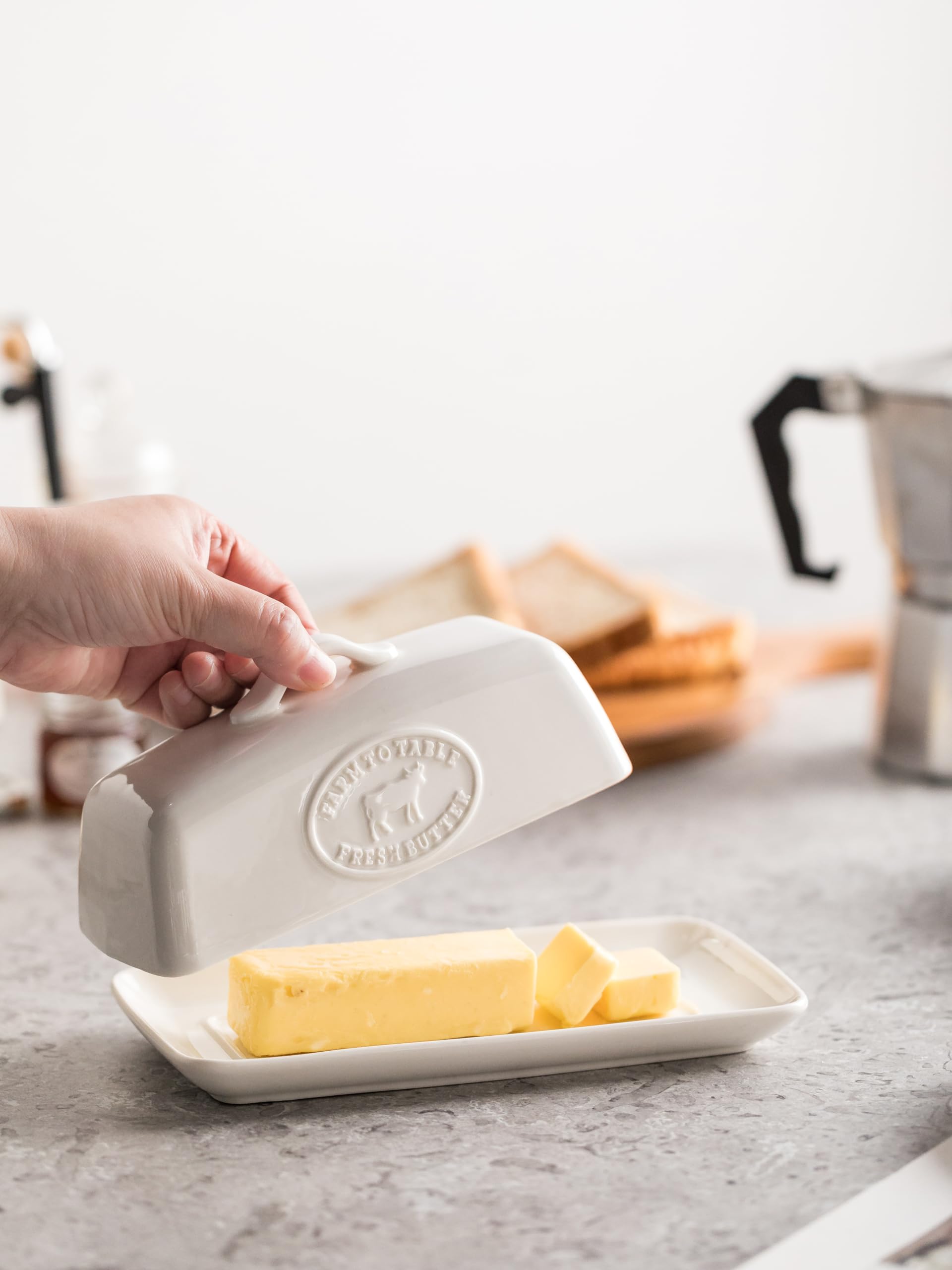 YHOJOY Butter Dish raised-edge helps prevent mess during handling.
