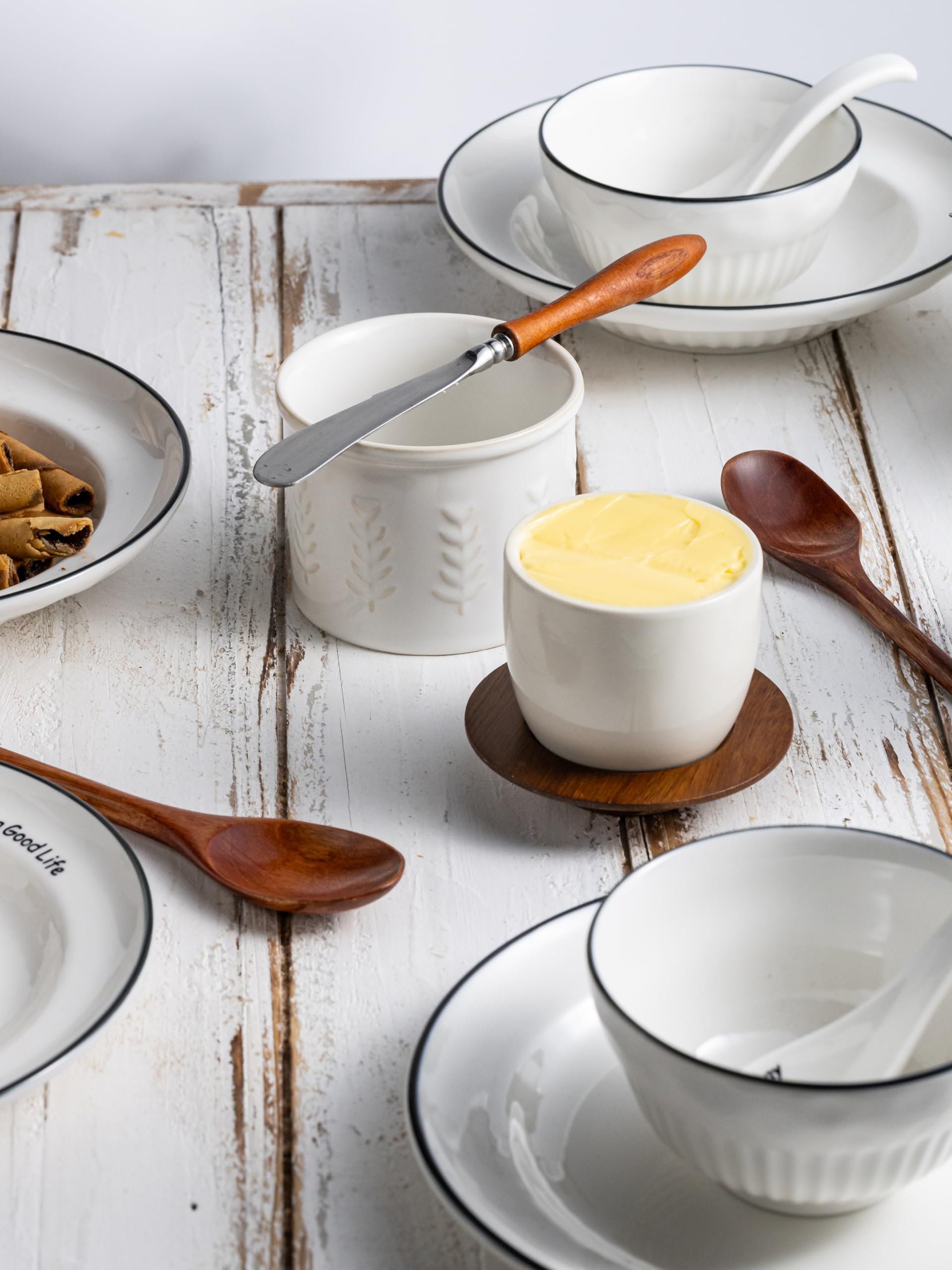 YHOJOY compact design fits easily on counters and breakfast trays.