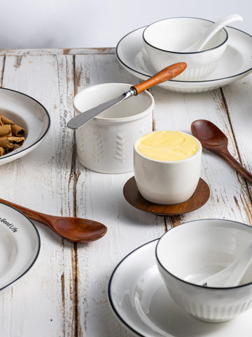 YHOJOY compact design fits easily on counters and breakfast trays.