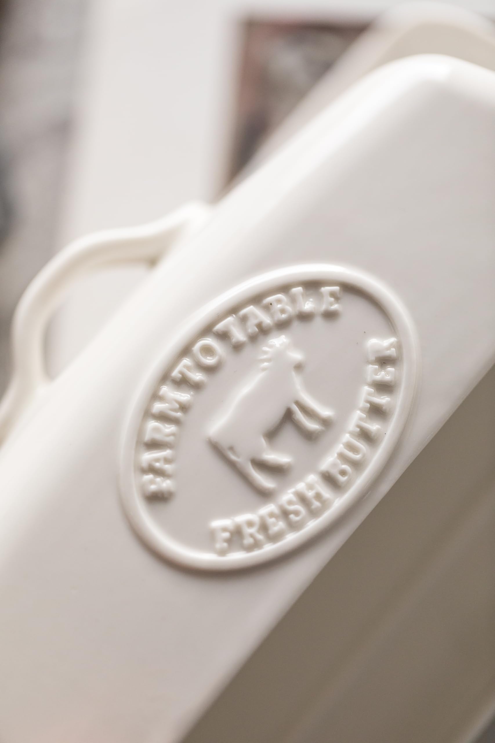 YHOJOY Gift-ready butter dish suits housewarmings and weddings.