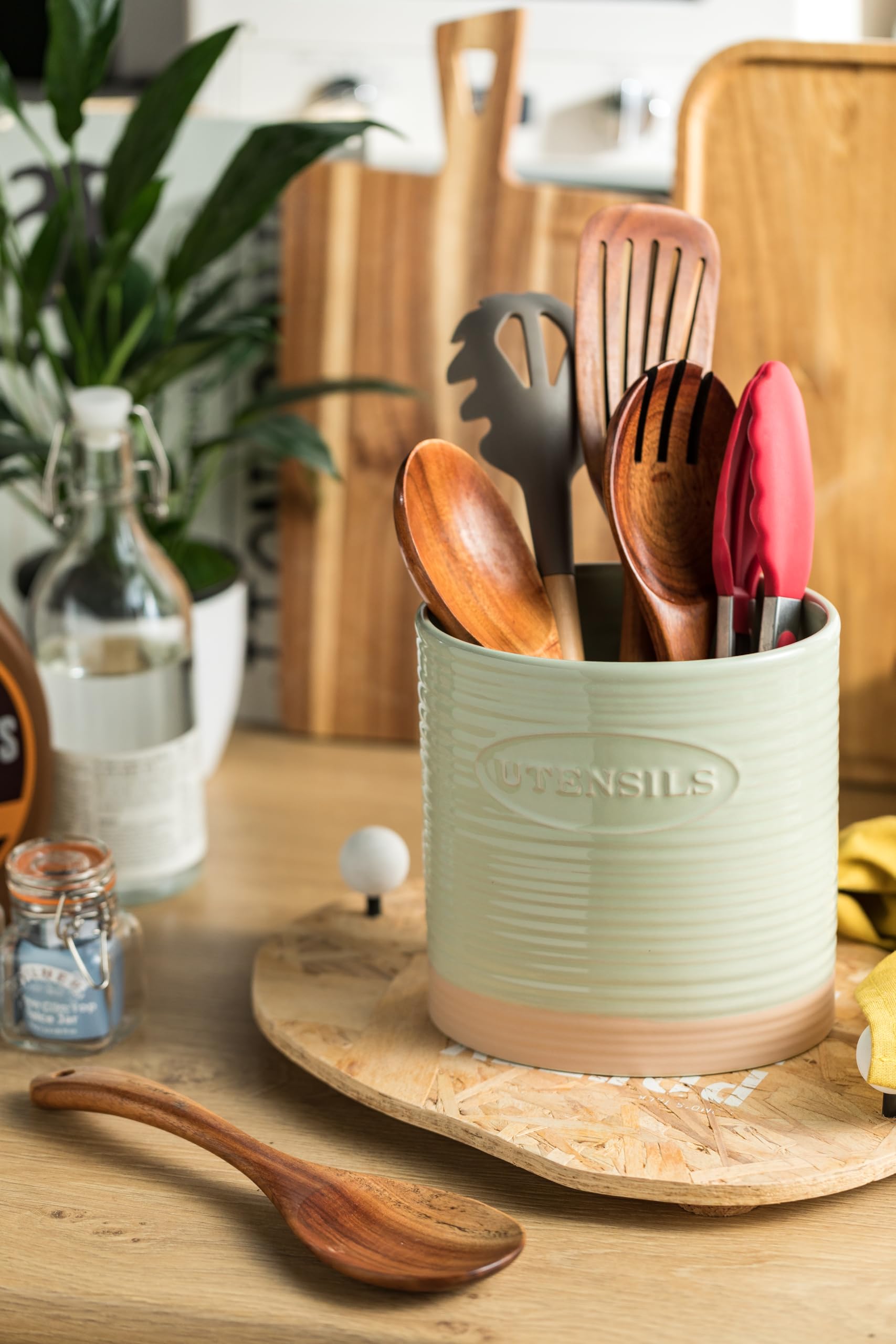 YHOSSEUN farmhouse-style counter decor enhances kitchen ambiance.