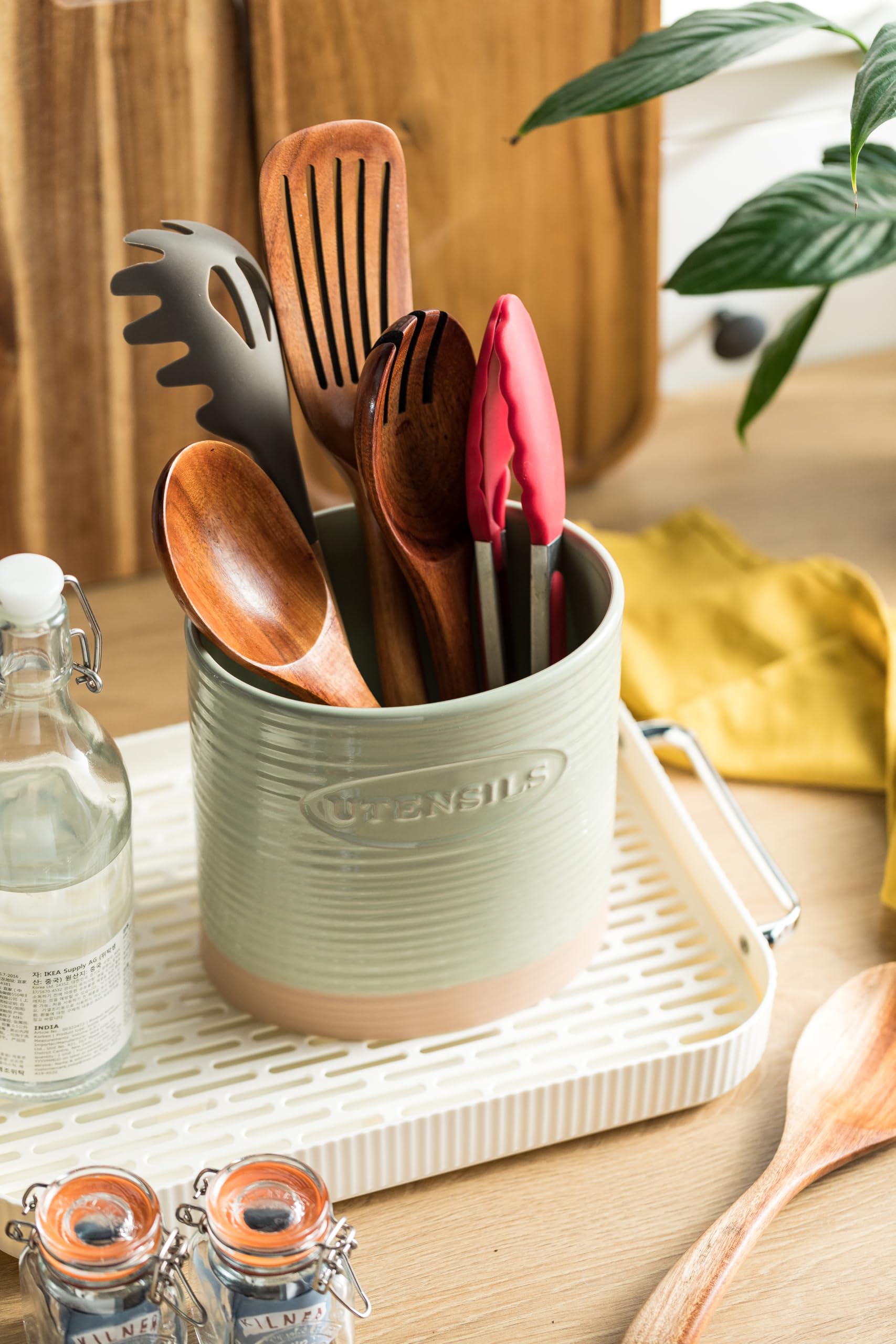 YHOSSEUN sturdy base reduces tipping during busy cooking.