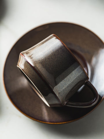 YHOSSEUN compact design enhances a tidy and stylish coffee corner.