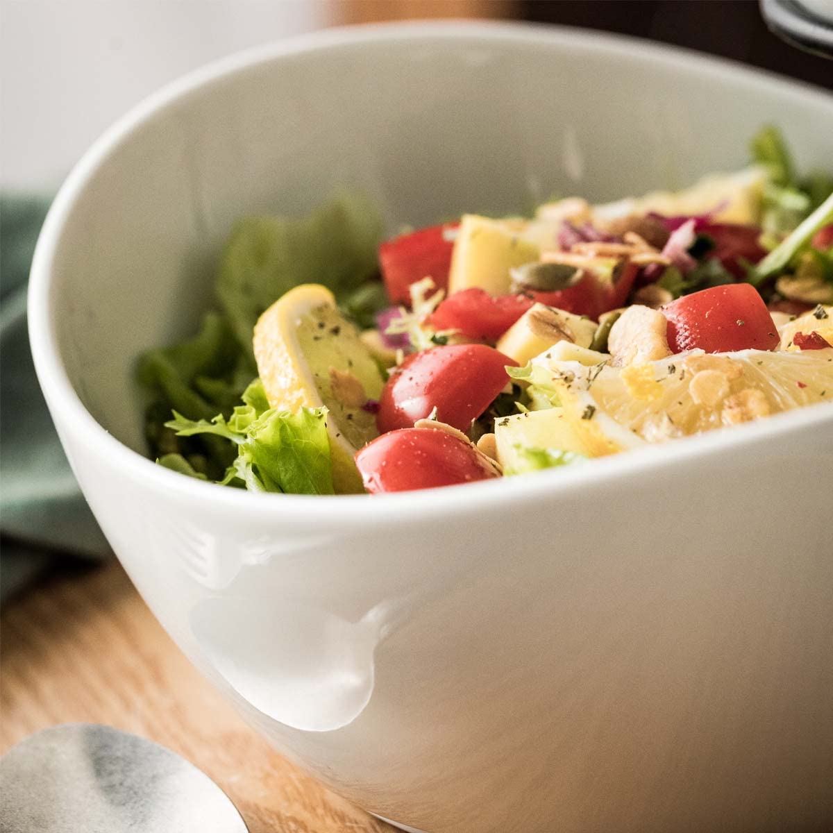 YHOSSEUN entertaining dishware porcelain adds elegant touches to gatherings