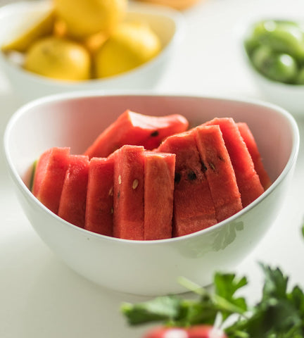 YHOSSEUN retro texture adds nostalgic charm to entertaining.