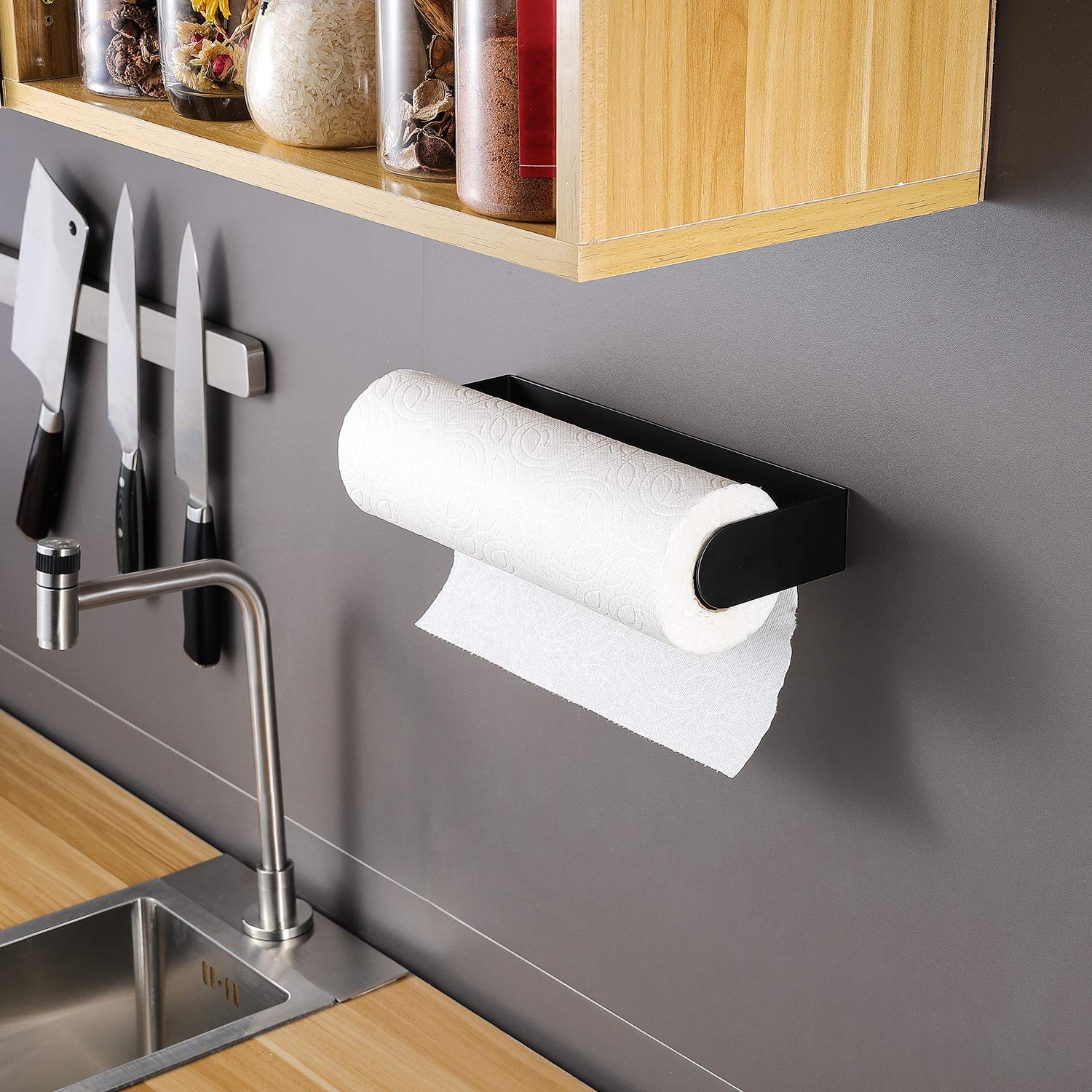 YIGII travel-friendly towel holder for compact spaces.