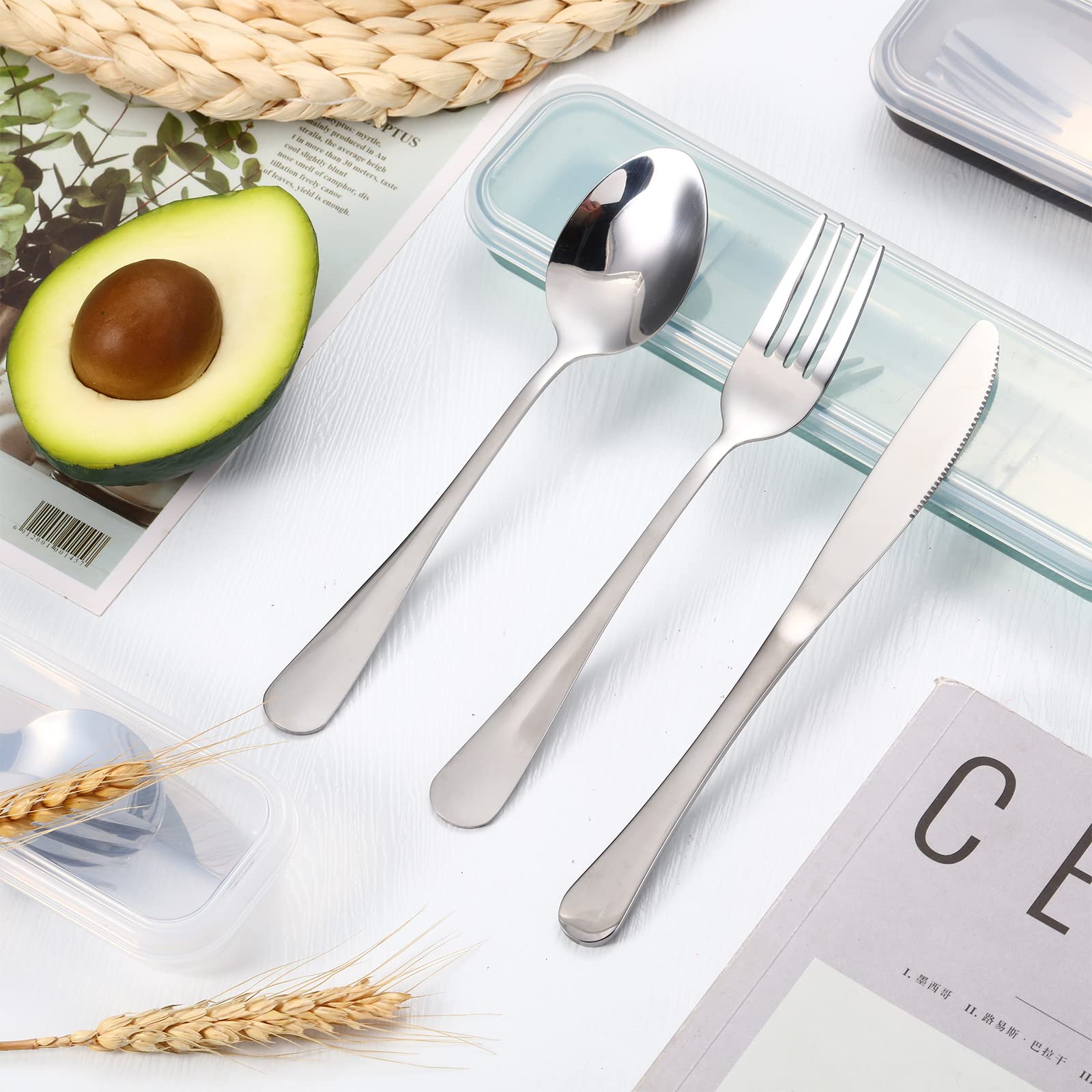 Yinkin travel case detail shows secure, portable storage for cutlery