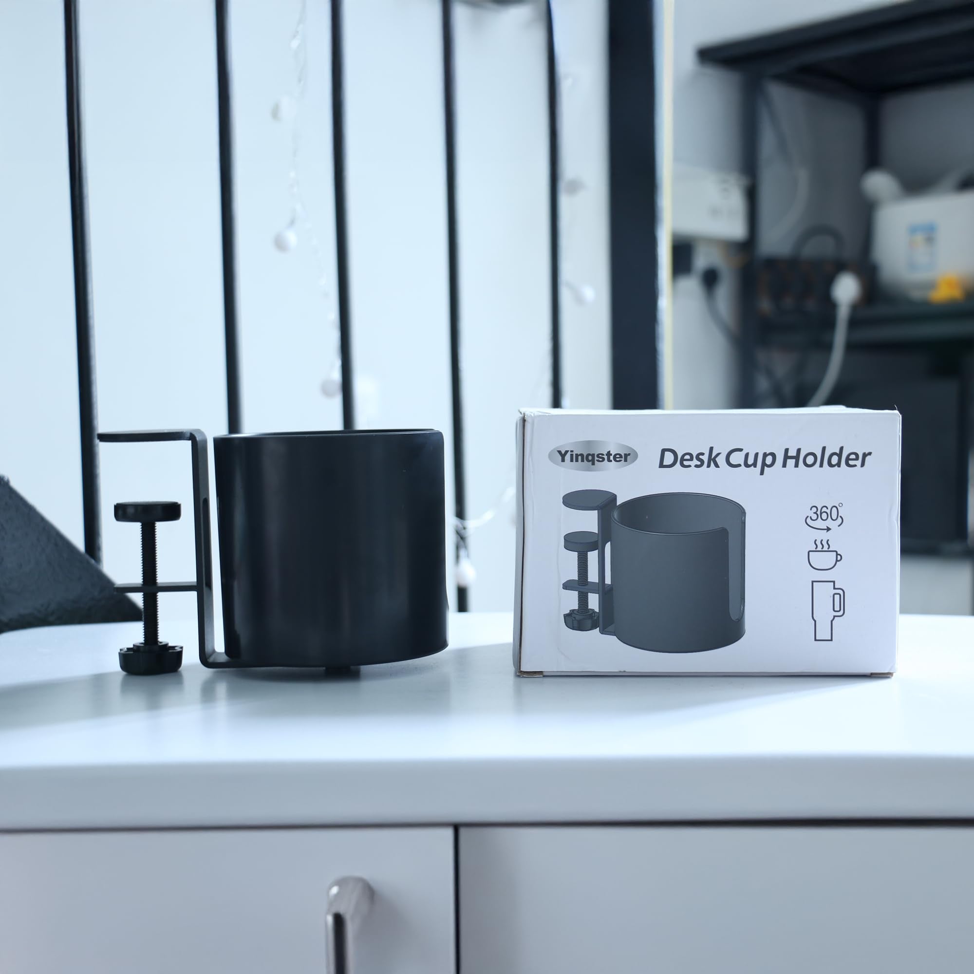 Yinqster rests on desks with anti-slip pads to protect surfaces