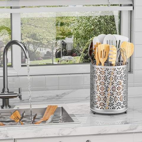 YIUKEA space-saving setup clears counter clutter during busy cooking.