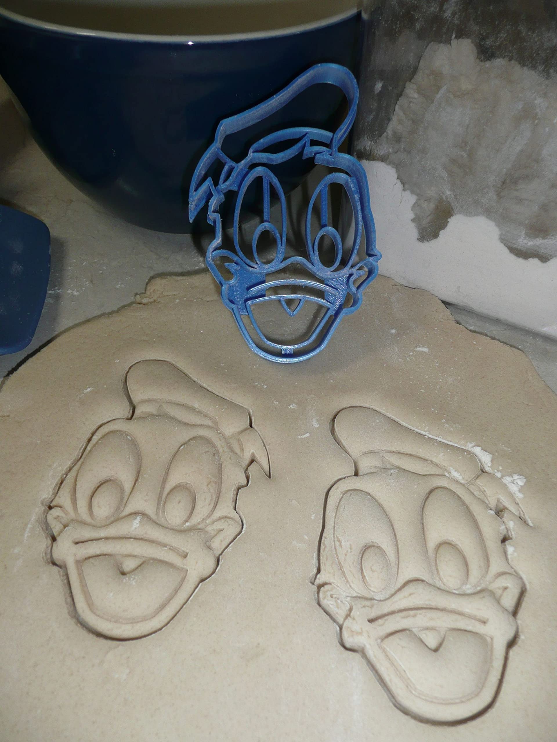 YNGLLC friend character cutter close-up highlighting playful cookie details
