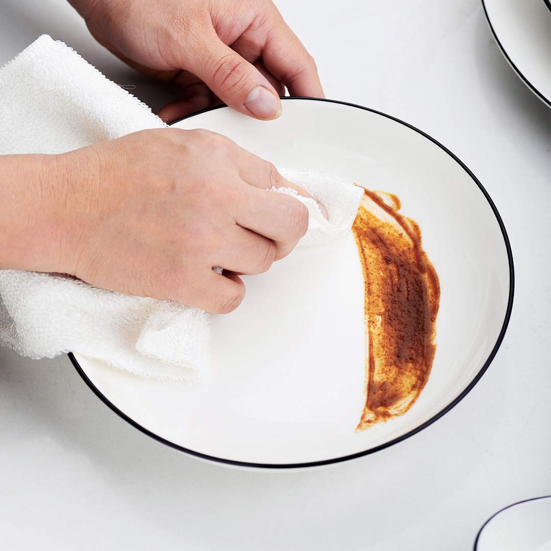 YOLIFE dishwasher-safe ceramic plates simplify cleanup after meals.
