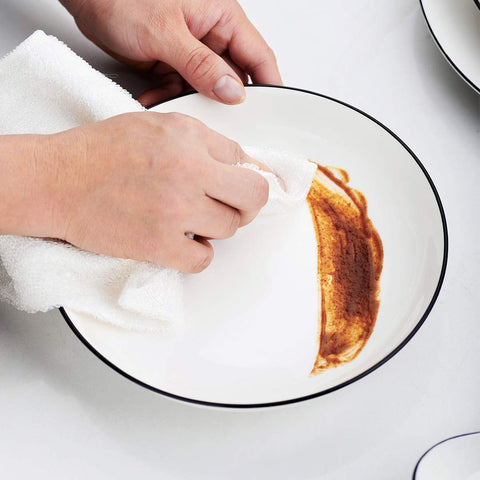 YOLIFE dishwasher-safe ceramic plates simplify cleanup after meals.