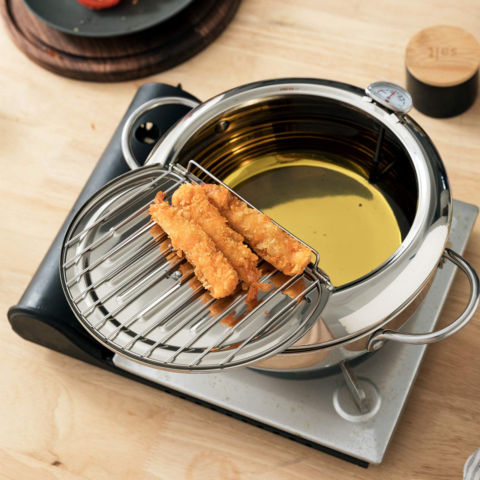 Yopay 2200ml capacity supports family-sized batches with controlled oil use