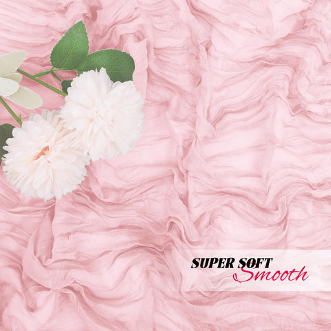 Yorcari baby shower table decor in pink creates a gentle setting.