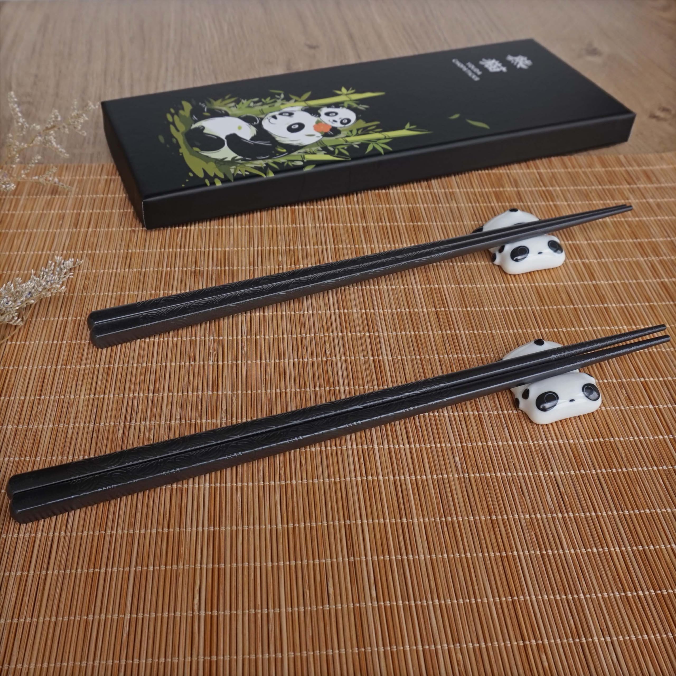 Youda Panda Rest supports chopsticks to keep hands clean between bites.