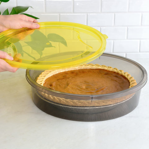 Youngever tight lids help maintain moisture for desserts.