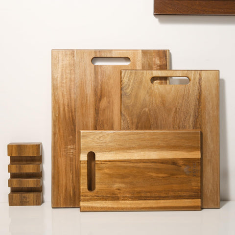 YSTKC Acacia cutting board 14x10 medium with handle ideal for medium ingredients