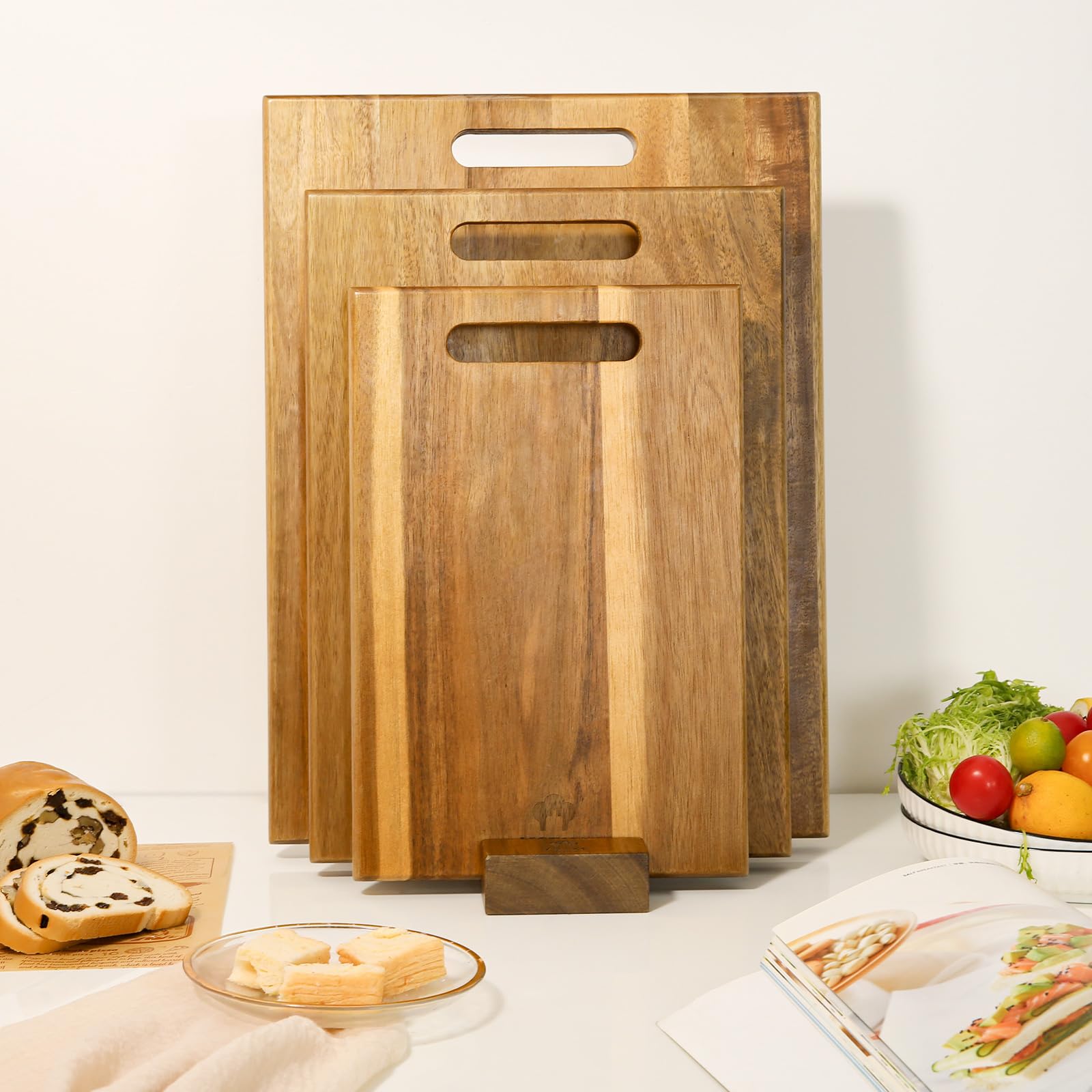 YSTKC Acacia cutting board smooth edge finish highlighting natural wood