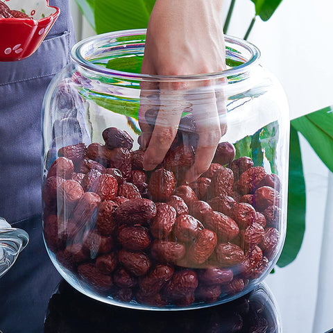 YUEJUM 128oz candy-tea display helps organize shelves neatly.