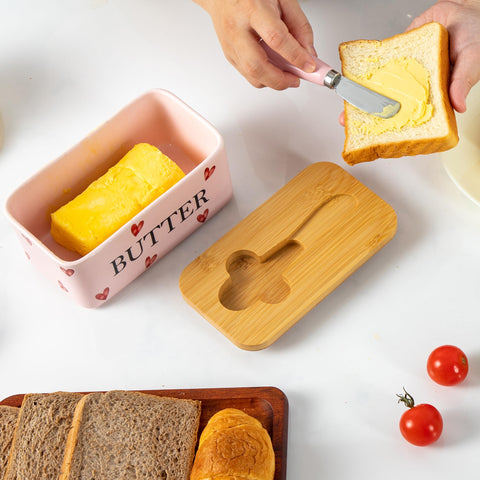 YumiPLUS large-capacity dish holds two sticks of butter.