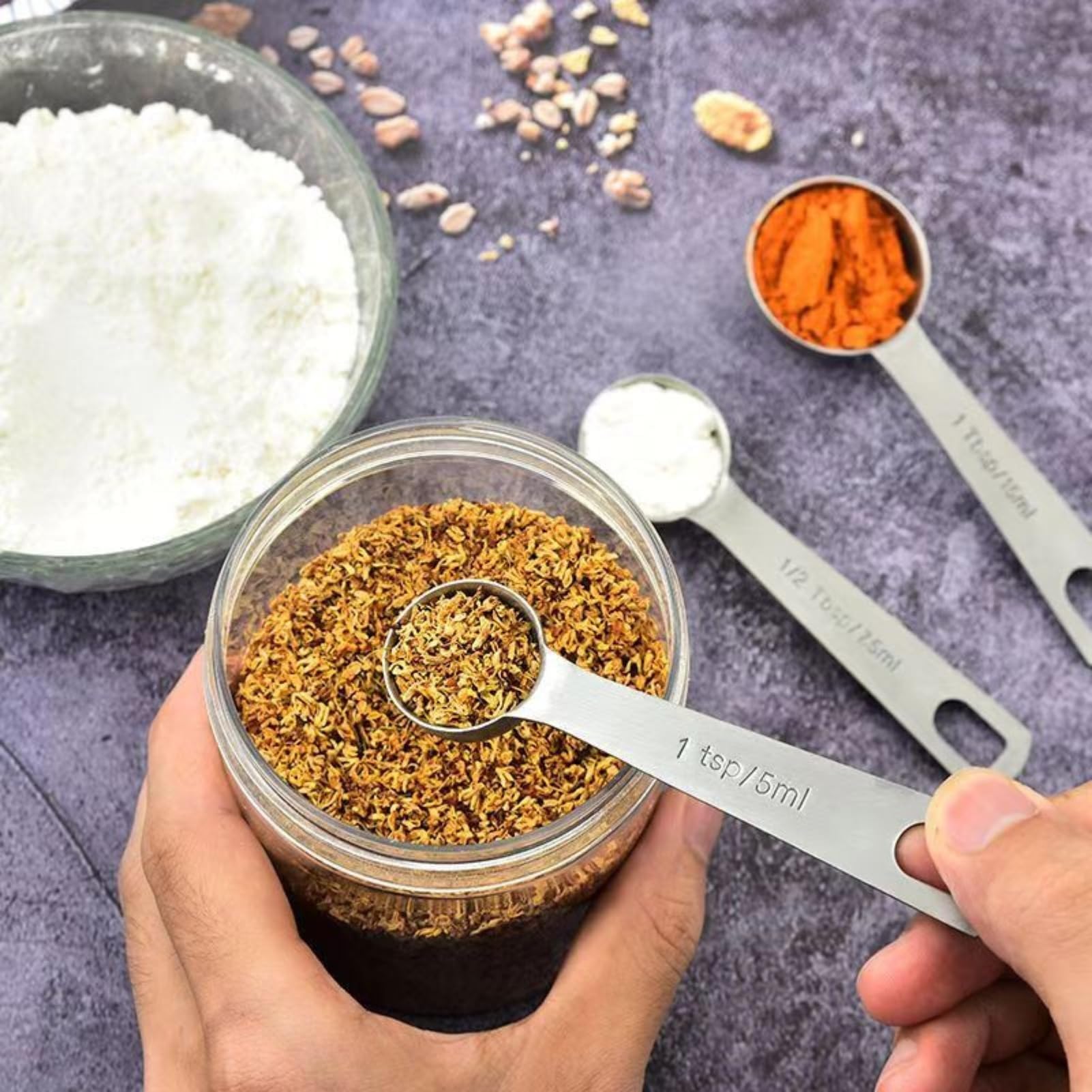 Versatile kitchen tool suitable for cooking and baking tasks