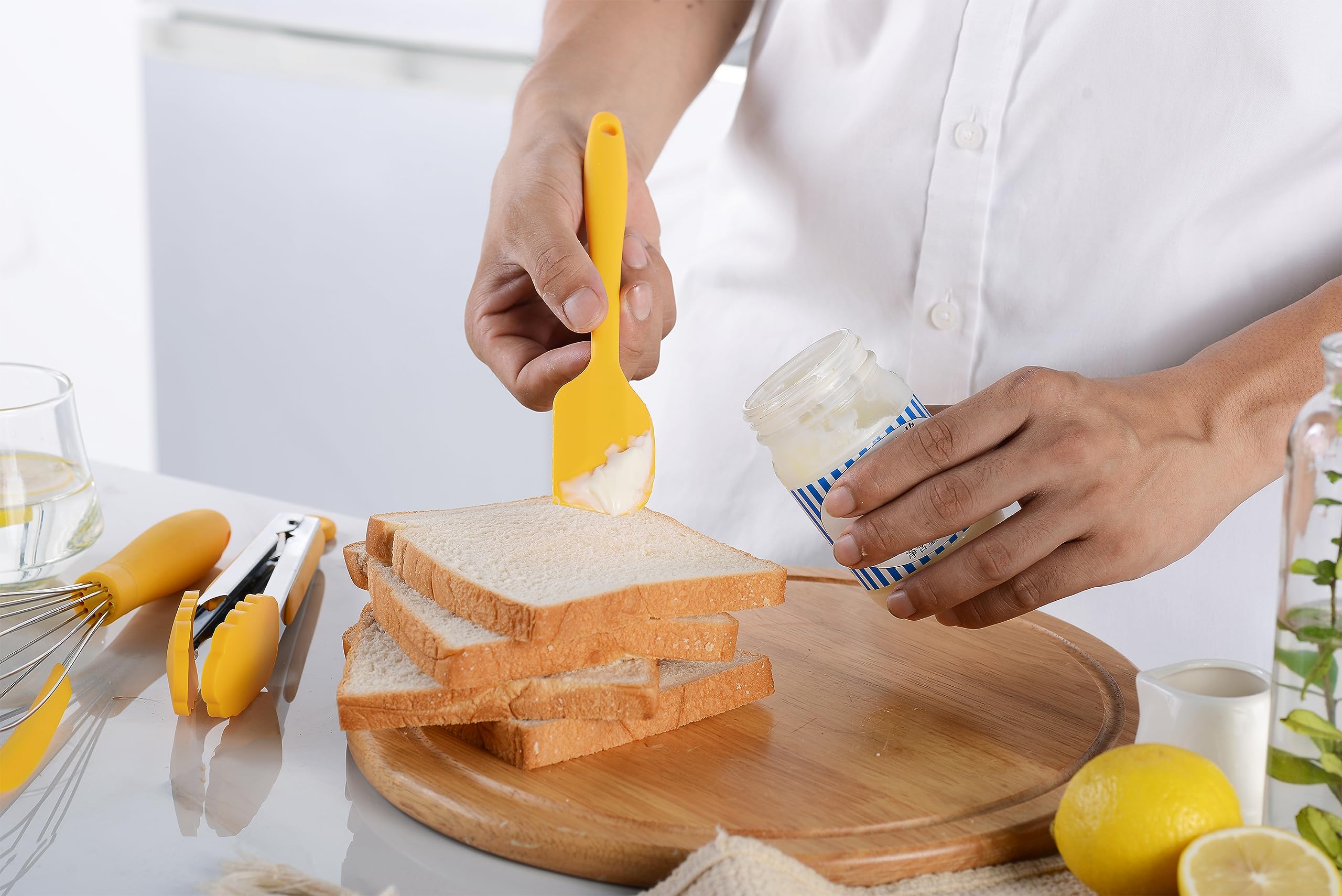 YunWuCloud silicone tongs in yellow, sturdy grip for frying and serving.