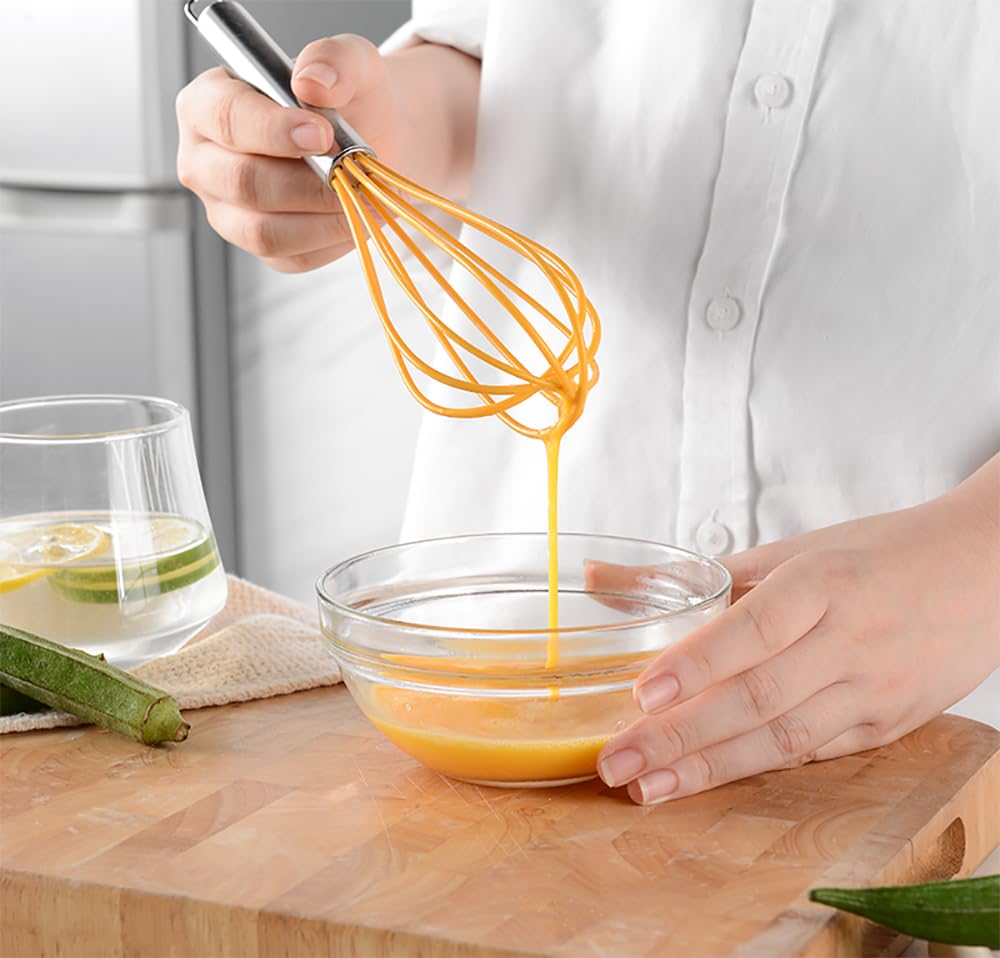 YunWuCloud silicone turner in yellow, gentle on nonstick surfaces and easy flipping.