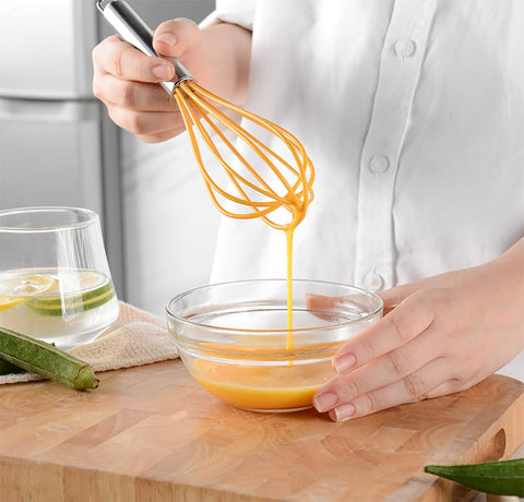 YunWuCloud silicone turner in yellow, gentle on nonstick surfaces and easy flipping.
