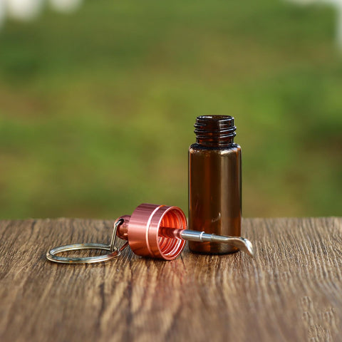 YUSAEAF compact travel-friendly glass containers fit in pockets or bags for daily use.