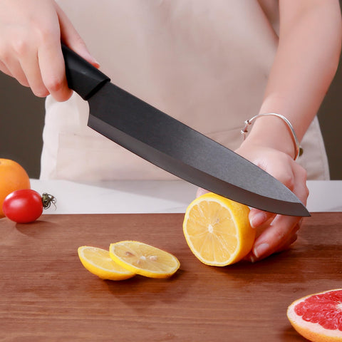 YUSOTAN ceramic knife with protective cover for safe storage.
