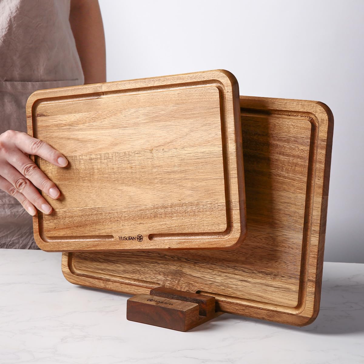 YUSOTAN wooden trays suitable for meat, fruit, and cheese.