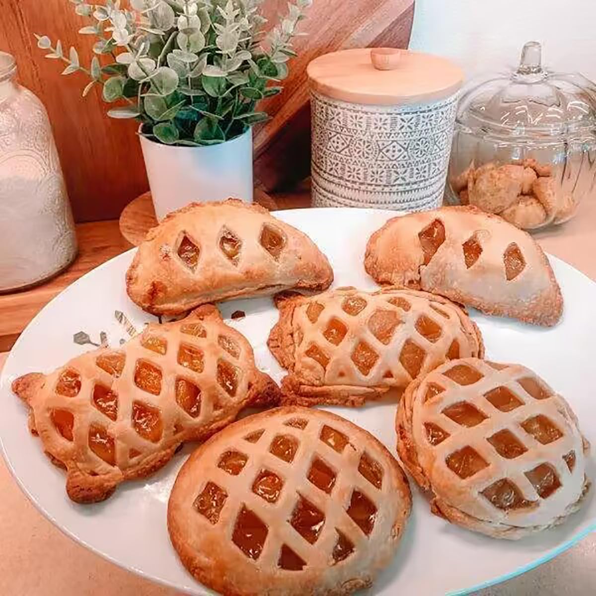 YUZHANGTONG dough presser pocket mold pumpkin shape perfect for seasonal pies.