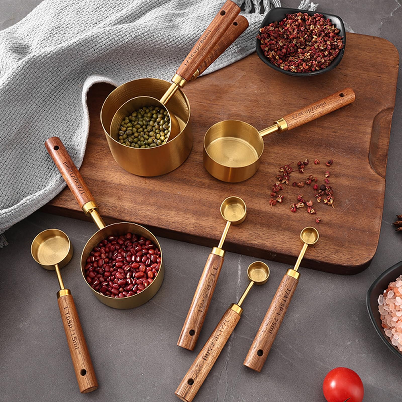 Yuzi volume engravings on handles aid fast identification during cooking.