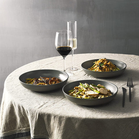 YYHY 30 oz capacity supports generous servings of pasta or salads.